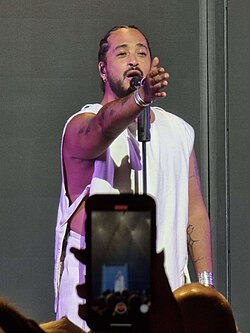 Audience at a Slimane concert